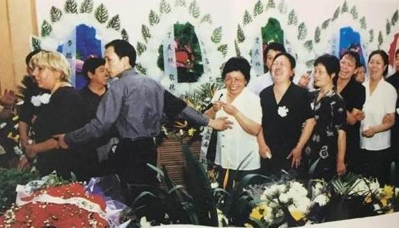 1964年,带2个孩子改嫁小叔子的赵丽蓉,背后不为人知的