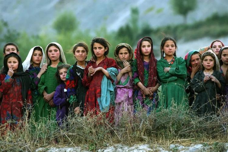 阿富汗穿短裙的美女,还有老百姓快乐生活的照片,你可能没见过