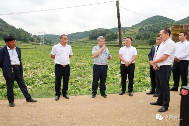 台江县调研组赴威宁自治县考察乡村振兴工作