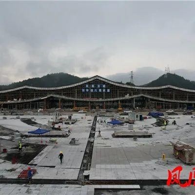 凤凰高铁站:疫情防控和项目建设两不误