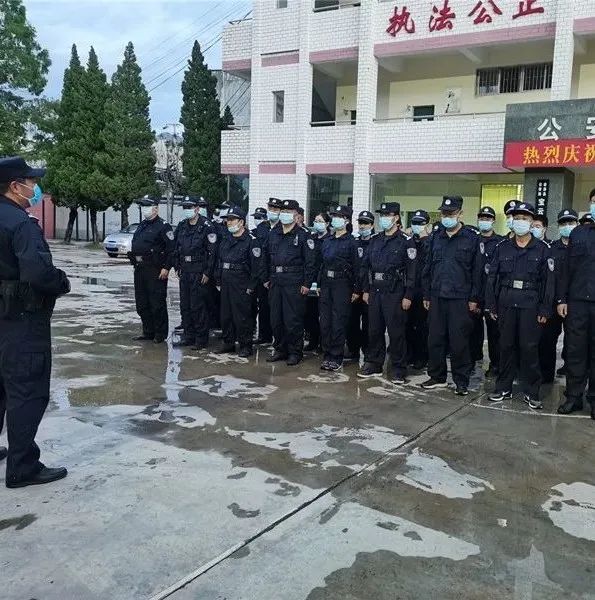 会泽警方出动1000余名警力集中开展统一行动一大批人被现场抓走