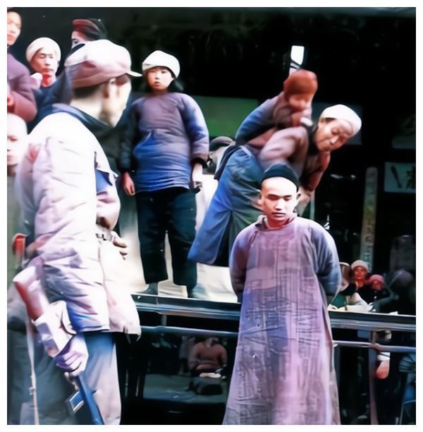 一组1951年真实斗地主场景的老照片!