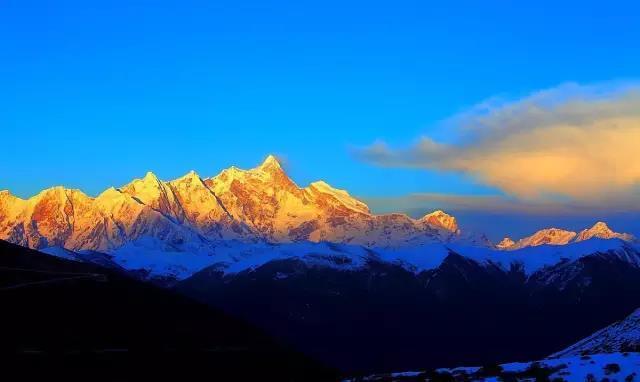 中国最美山峰南迦巴瓦峰