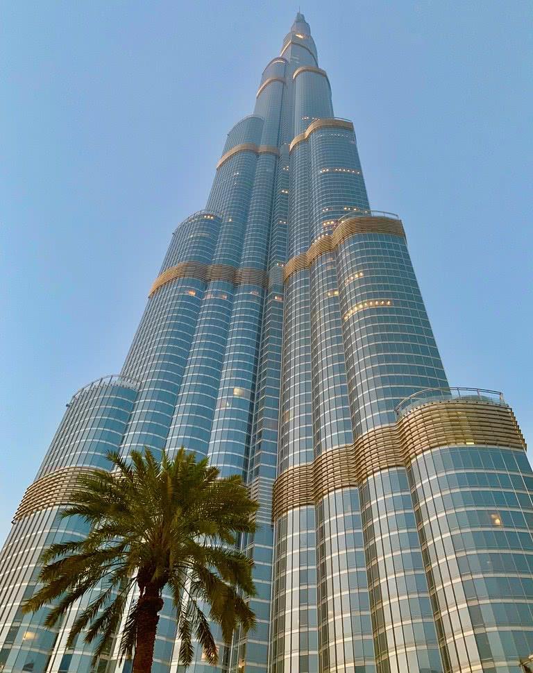 全球最水高楼拿塔尖凑了2426米828米高成本却仅105亿