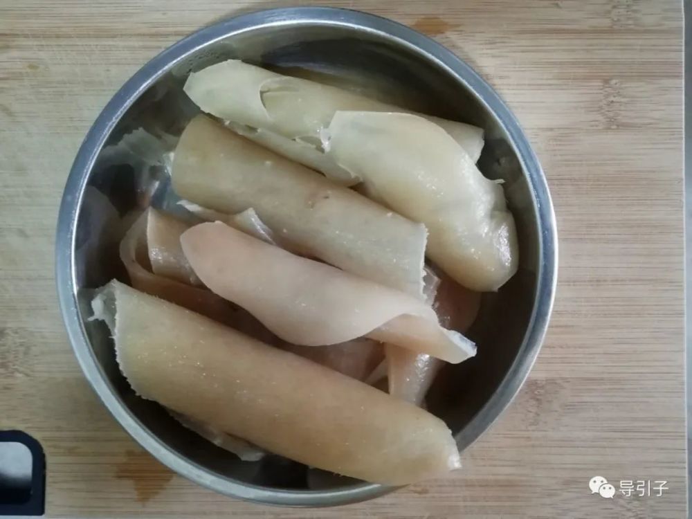 《伤寒论》中的猪肤汤,祛咽痛,滋阴虚,养容颜,一汤三吃