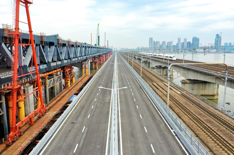 不过,一年前,随着沪杭甬高速公路杭州市区段改建工程的推进,钱江二桥