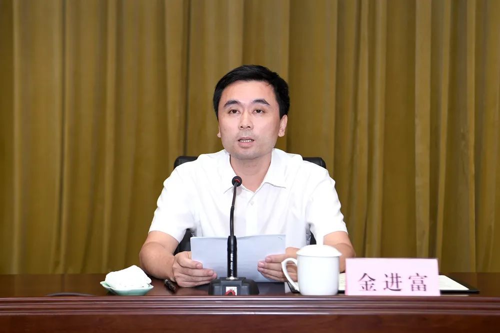 完全拥护,坚决服从省委,市委决定,全力支持,积极配合胡华良同志工作
