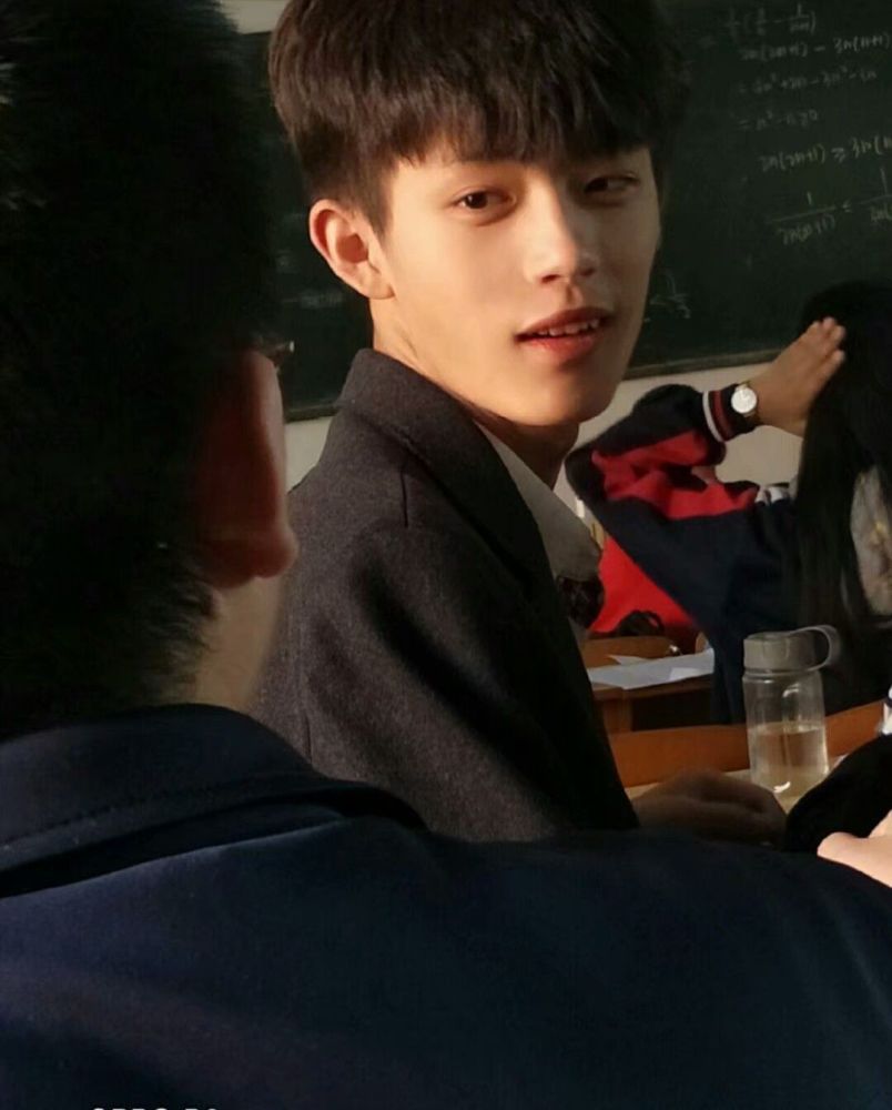 那些学生时代一眼万年的男孩子们