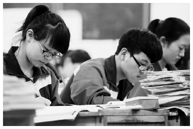 寒门学霸冯宇宁高考729分入清华现投身教育回报家乡
