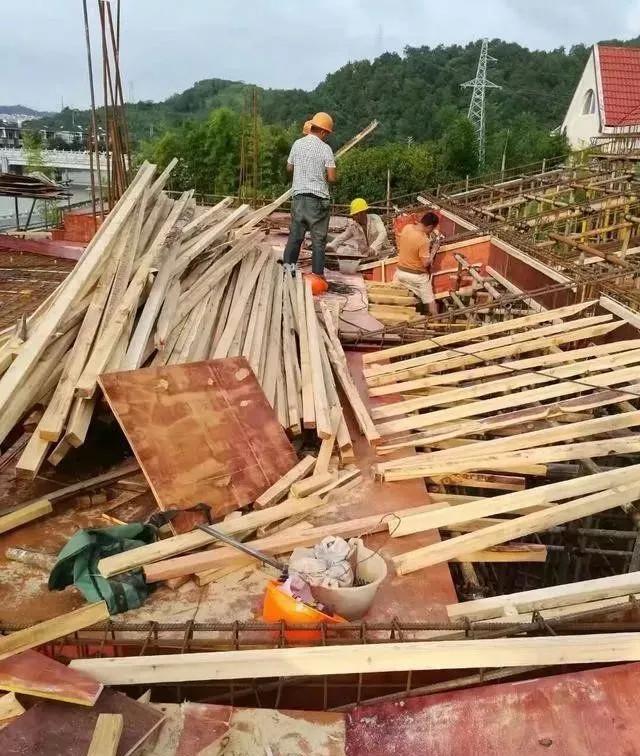 说到木工,干工地的第一印象就是手锯,链锯,卷尺,直钉枪,水平仪,墨斗