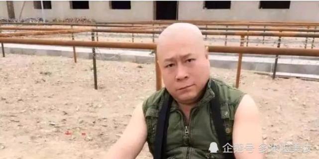 赵本山保镖与李宝敏因停车发生冲突,两人互较高下,赵