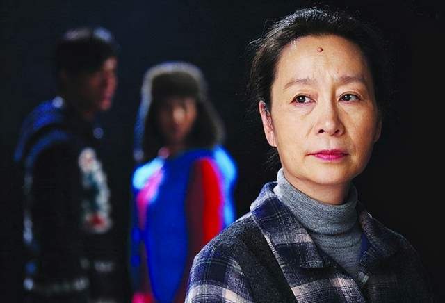 国家一级演员奚美娟:39岁产子后与丈夫离婚,现儿子成最大骄傲