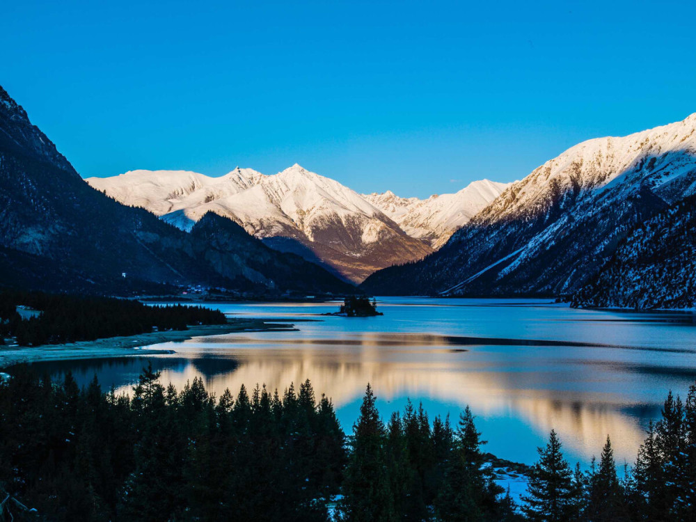 昌都然乌湖美景