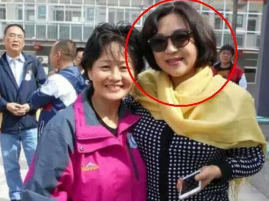 看到李连杰前妻女儿,你就知道黄秋燕年轻时比利智美多