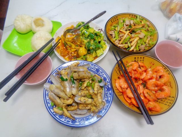 去杭州朋友家里吃饭,饭菜上桌后,终于明白为何浙江是美食荒漠了_腾讯