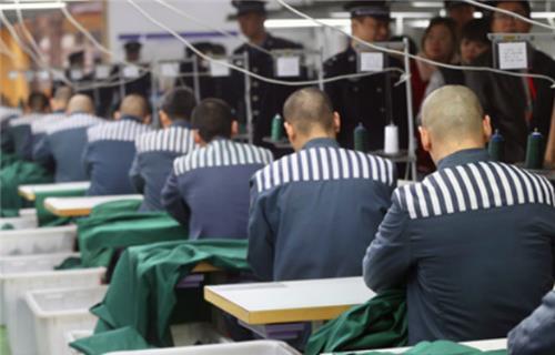 被判无期徒刑的犯人,每天在狱中都干什么?说出来你或许不相信