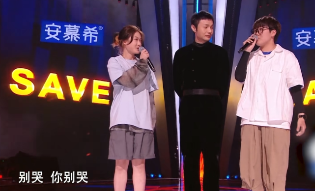 李荣浩老师占得先机,坐收渔翁之利,把王靖雯招募到战队当中,淘汰了曾