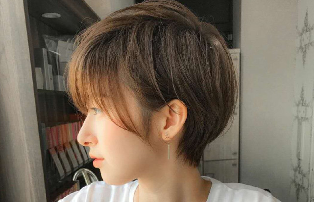 不管你多大年龄,都可以尝试一下这六种时尚短发,显脸小又减龄