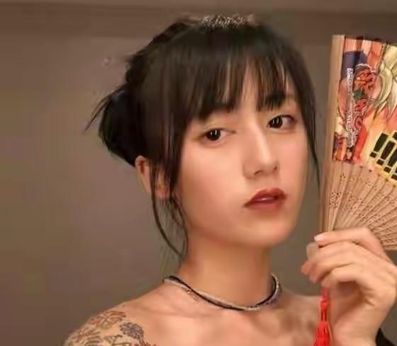 李诞承认已经离婚,前妻黑尾酱被指涉嫌"精日"