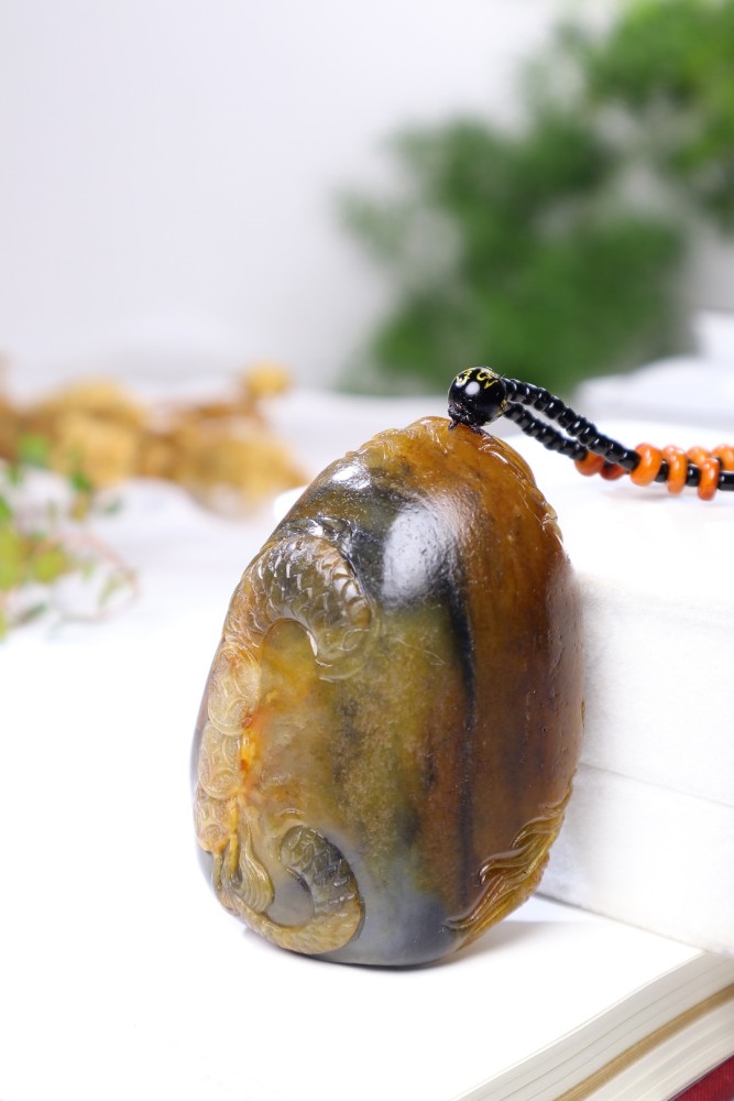 和田玉双龙守护 籽——黄沁籽料把玩件,天然黄沁皮,毛孔清晰!