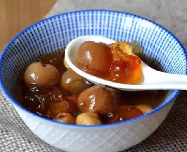 十,桂圆桃胶蜜枣汤