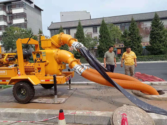 "龙吸水",移动泵车,临时泵已安排!开封市政全员在岗应对强降雨