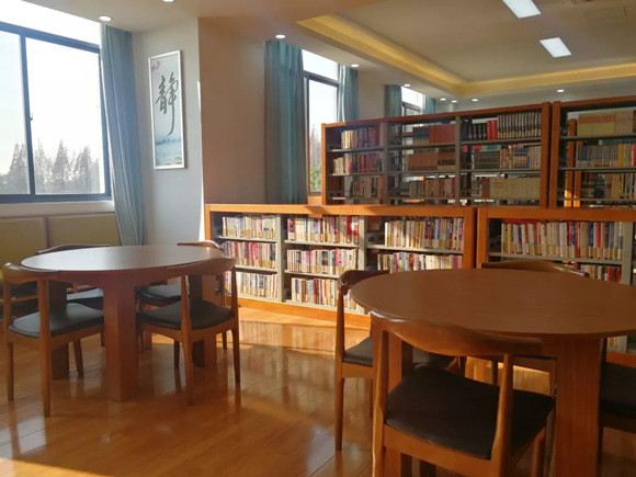 句容市某部队图书阅览室一角.杨婧摄