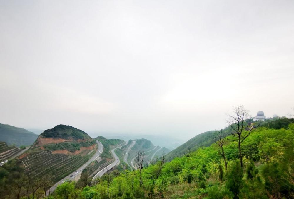 临潼入口位于空疗西侧的骊山山路,从