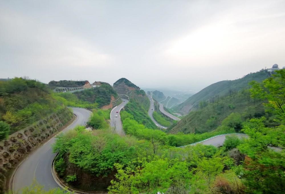 临潼入口位于空疗西侧的骊山山路,从