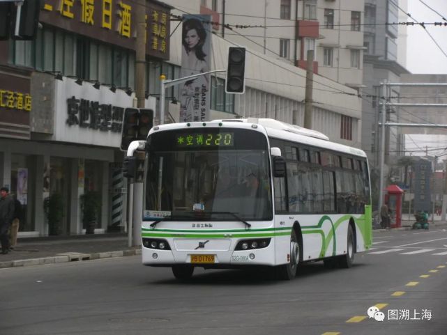 220路swb6120v4le(s2g)型汽车(魏家钧 摄)