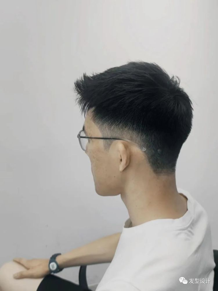 发际线高的男生留这些短发,不会后悔!