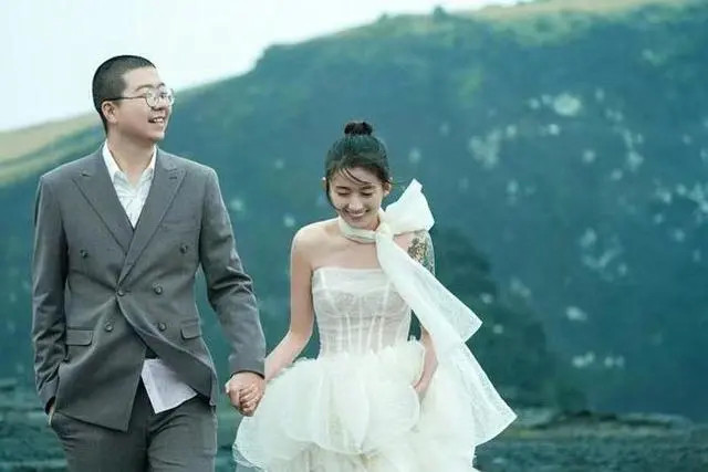 李诞宣布与黑尾酱离婚曾多次被拍出轨细节曝光原来感情破裂早有预兆