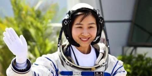 女宇航员刘洋回到地球后,为何没有消息了?如今现状令人鼻头一酸