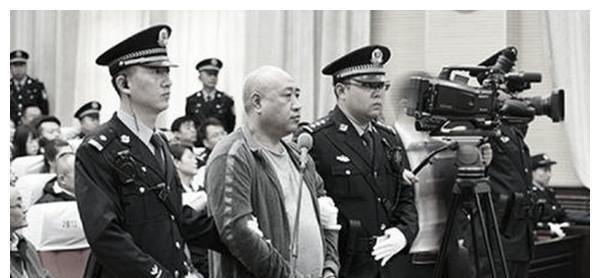 回顾白银连环杀人案:目标红衣女子,虐待死者尸体,并且