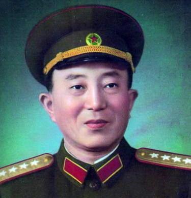 程世才中将司令员兼政治委员:罗瑞卿大将公安军右起:副司令员成均中将
