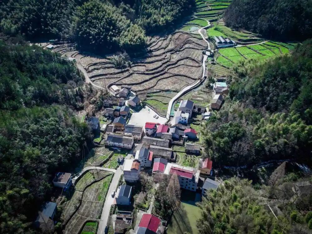 爬上古道,站在高处,俯瞰村落更是一番别样的风景推荐路线:高坑村-张村