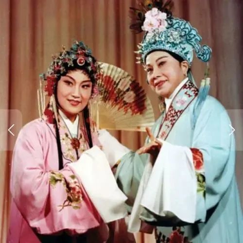 1937年,丽歌唱片公司灌制了施银花,屠杏花演唱的《盘夫索夫》唱片一张