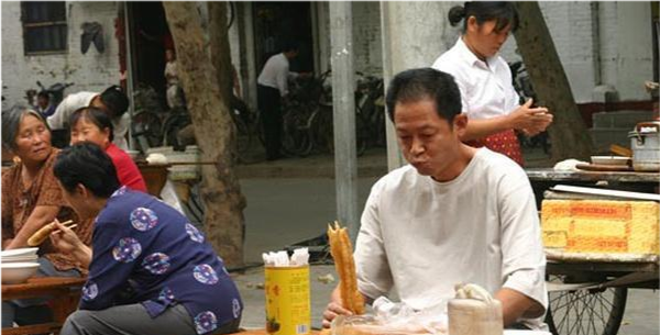 《天道》丁元英对陌生人的态度,就知道男人的格局到底
