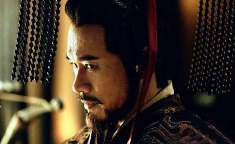 且曹丕最能拿得出手的,是他取代汉朝,开国大魏,可至今被称为"篡汉.