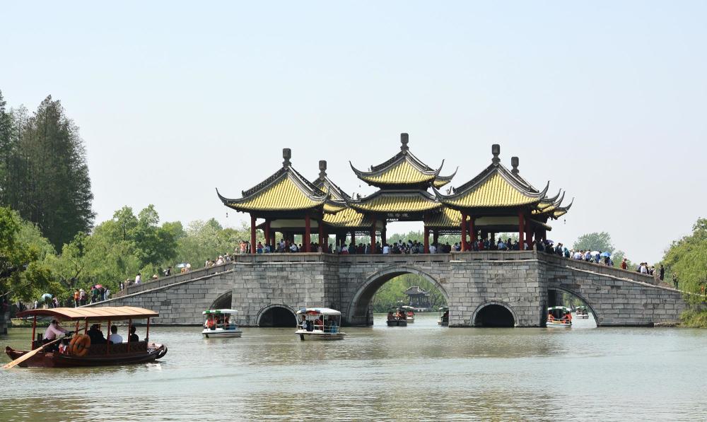 "中国最美的桥"五亭桥,扬州最著名的地标,仿北京十七孔桥而建
