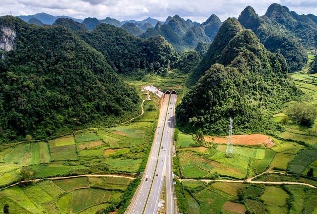 媲美川藏线却鲜少人知|自驾游|合那高速公路|川藏线|广西|春夏