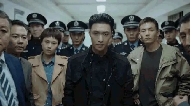 此番张艺兴在剧中饰演年轻,干练,正义感爆棚的青年警官林浩,也是令