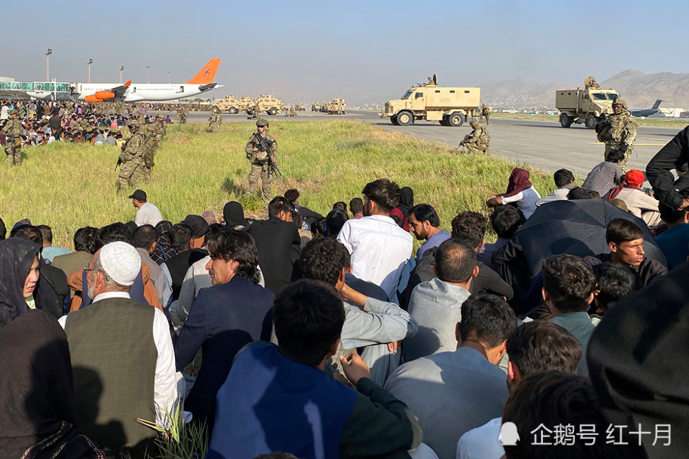 动乱下的逃离,阿富汗机场掠影