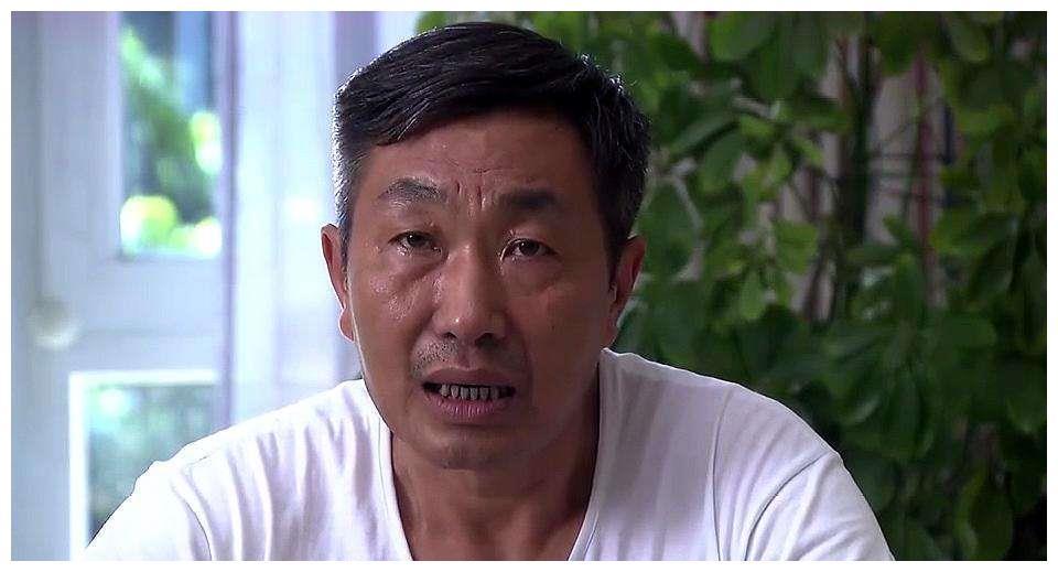 杜源为了事业,没有时间回家,家里家外都是妻子帮忙照顾,妻子的好他都