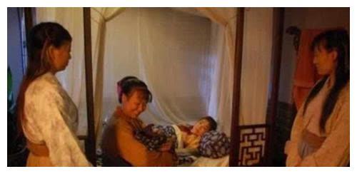 元朝民间奇案:母亲哺乳时婴儿大哭,县令却说:你的孩子早被杀了