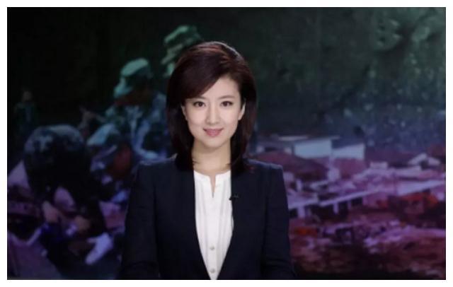 崔爽本是云南台有名的主持人,还曾多次夺得过云南广播电视的奖项,在