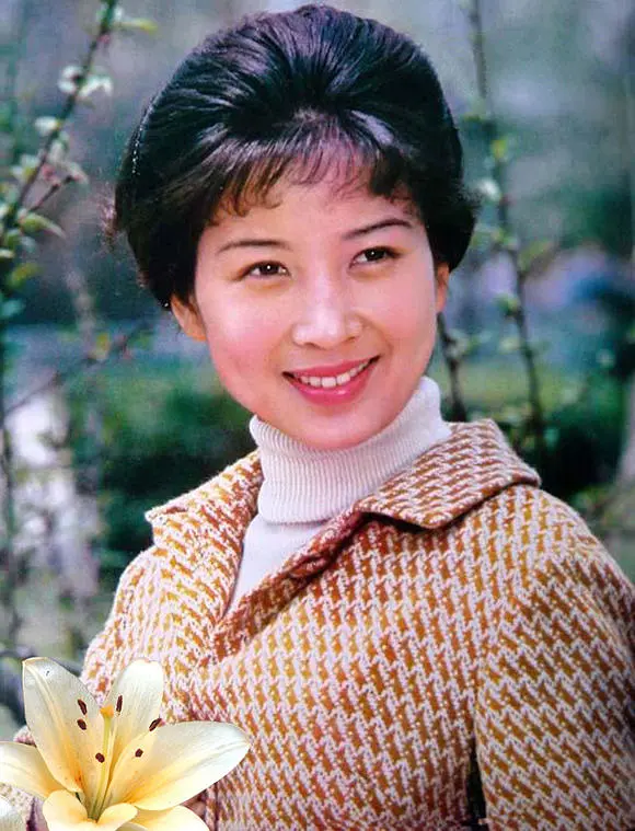 80年代当红女星吴海燕,人称"上影一枝花",如今过得怎么样了?