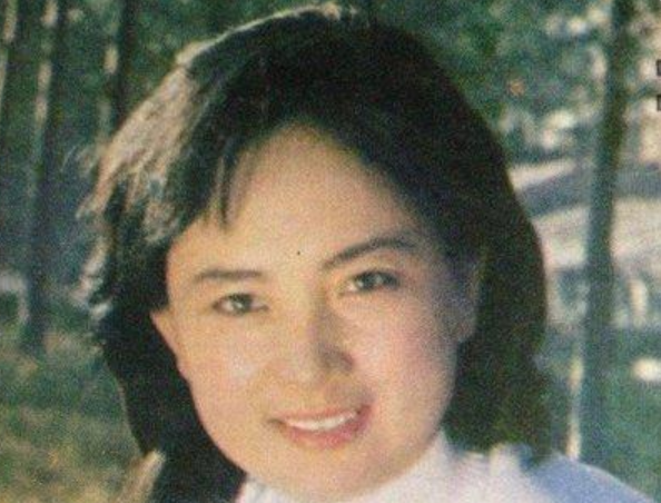 80年代著名女星张金玲,巅峰时隐退生子,现在过得怎么样了?