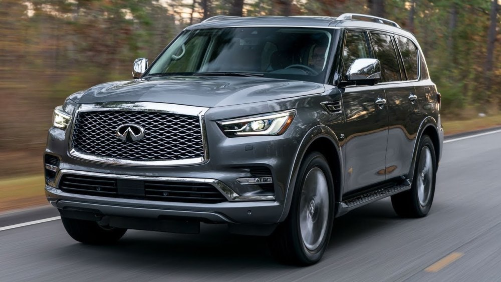 2022款英菲尼迪qx80内饰上直接取消了上一代车型中上下双屏设计,新车