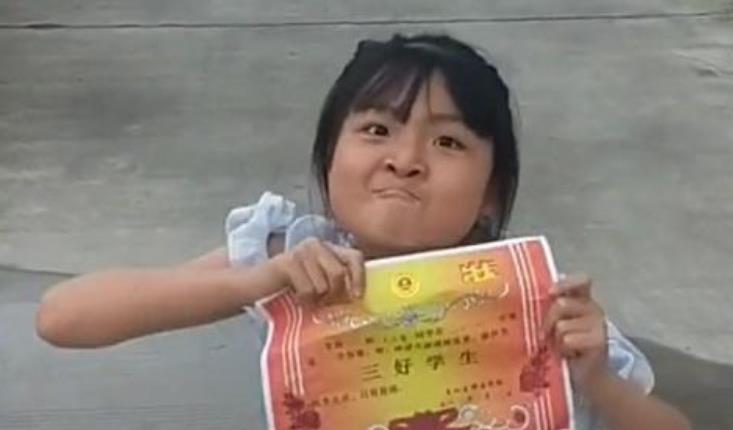 妈妈发朋友圈晒女儿"奖状",好友却直接泼冷水:看清楚内容再发
